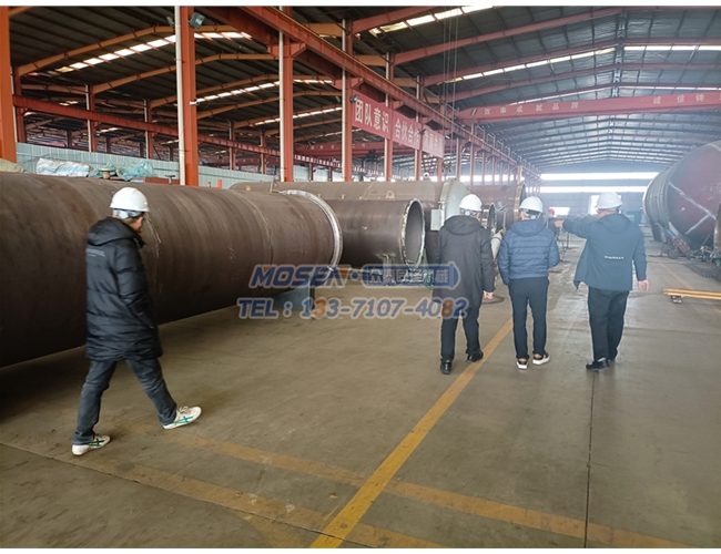 大型管道襯膠硫化罐客戶來訪